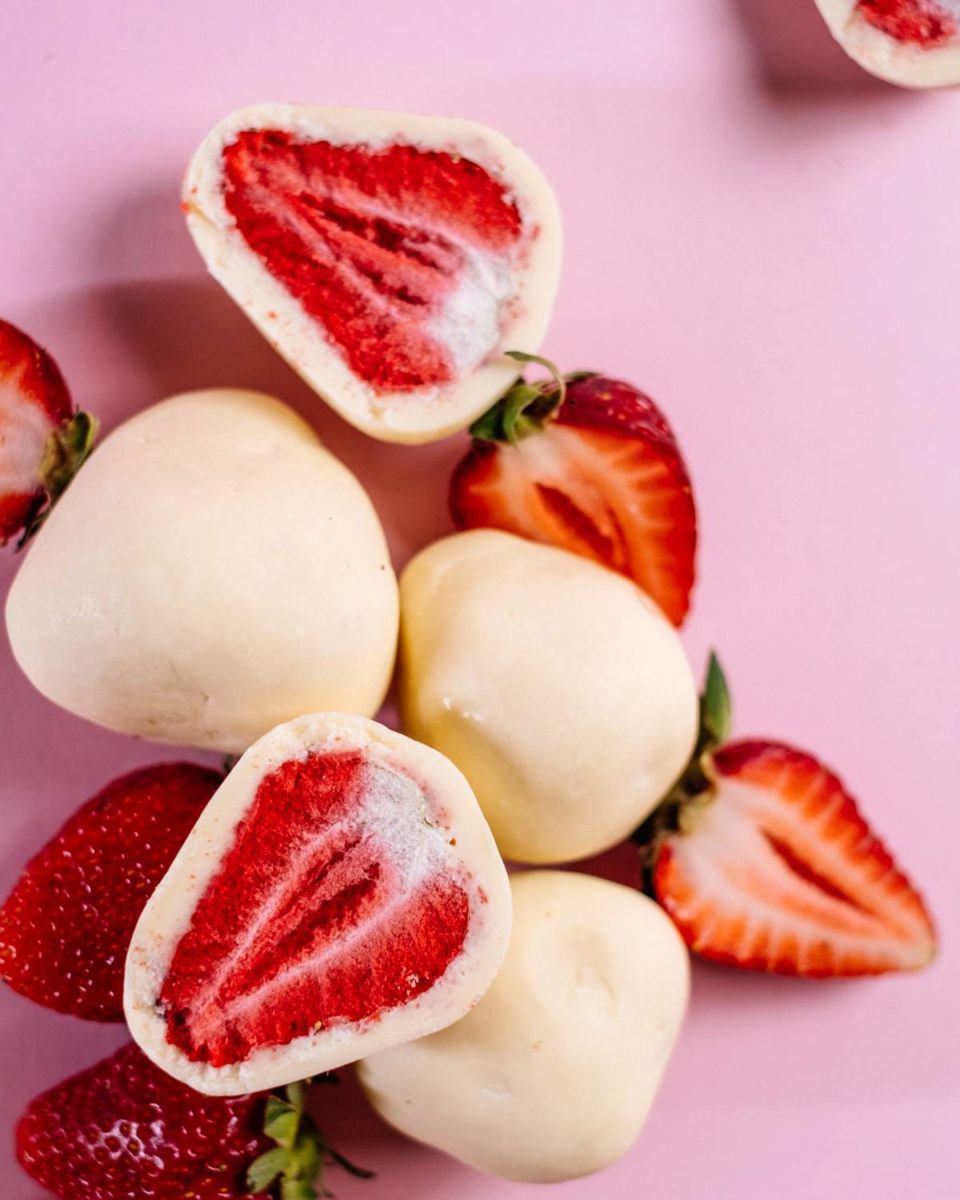 Noosa Natural Chocolate Strawberries And White Chocolate